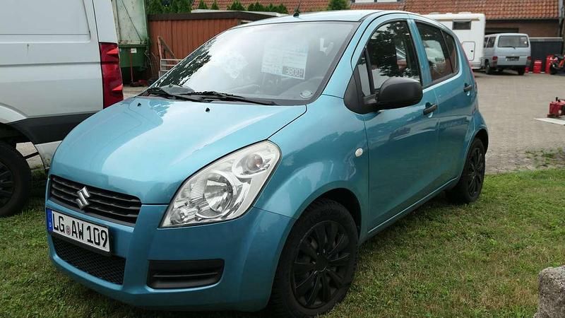 Gebraucht Suzuki Splash Basic 65 PS (47 kW) 2010 Blau Kleinwagen