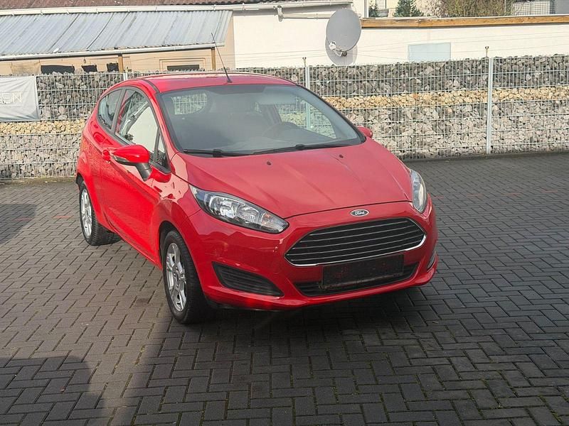 Gebraucht Ford Fiesta 80 PS (58 kW) 2014 Rot Kleinwagen