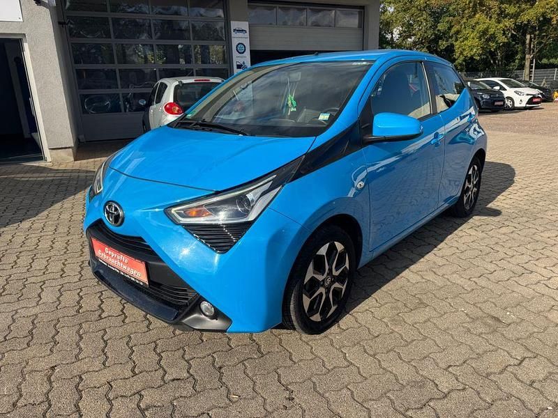 Cyan splash Gebraucht 2019 Toyota Aygo X-play Kleinwagen | 6.999 € (Fairer Preis) - Bild 1/4