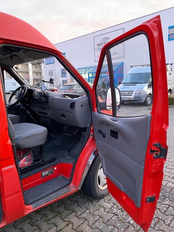 Second-hand Ford Transit 86 CP (63 kW) 1998 Roșu Monovolum