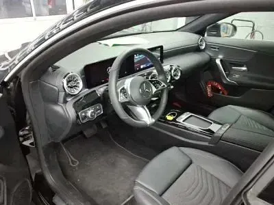 Gebraucht Mercedes CLA200 Progressive 163 PS (119 kW) 2025 Schwarz Coupé