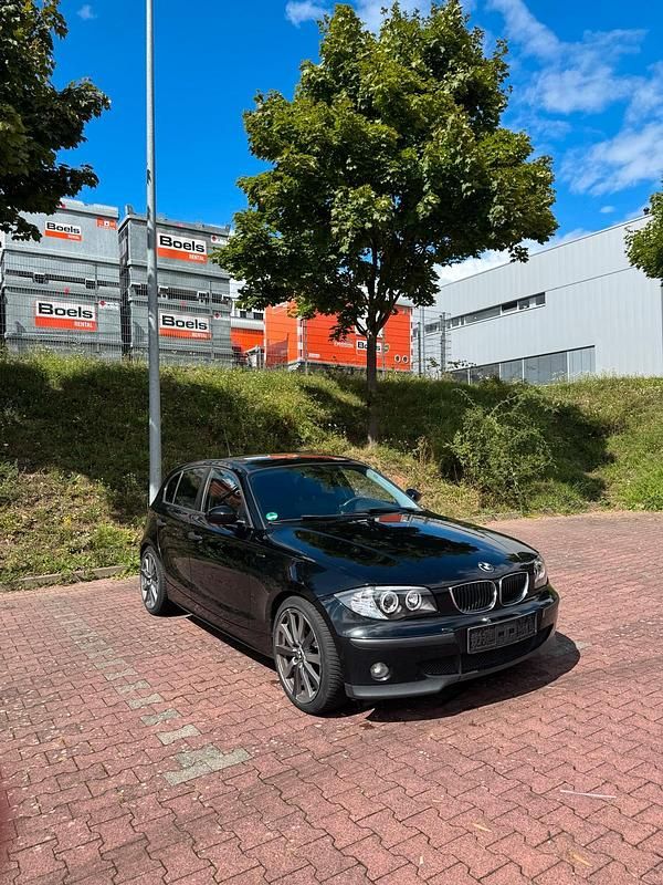Schwarz Gebraucht 2005 BMW 118 Kleinwagen | 2.400 € (Fairer Preis) - Bild 1/4