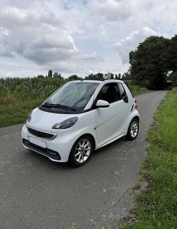 Weiß Gebraucht 2011 Smart ForTwo Cabrio Cabrio | 4.400 € (Fairer Preis) - Bild 1/4