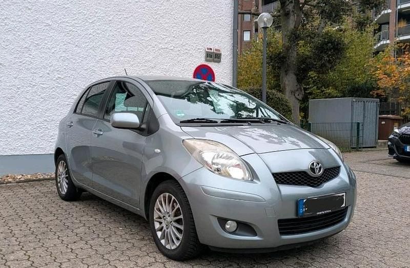 Silber Gebraucht 2009 Toyota Yaris Kleinwagen | 1.800 € - Bild 1/4