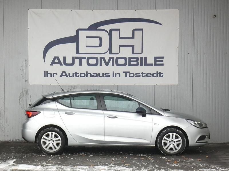 Gebraucht Opel Astra Edition 105 PS (77 kW) 2017 Silber Limousine