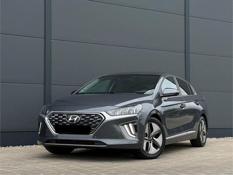 Grau Gebraucht 2019 Hyundai Ioniq Premium Kleinwagen | 14.900 € (Guter Preis) - Bild 1/4
