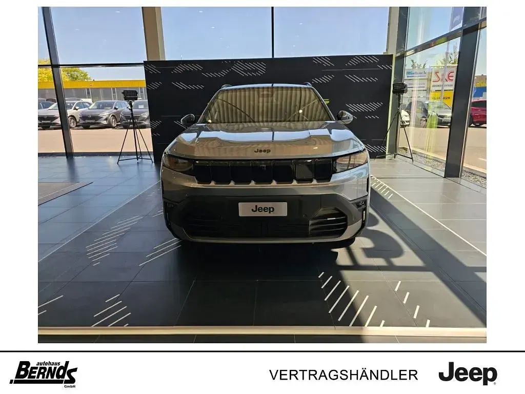 Neu Jeep Compass 136 PS (100 kW) 2025 Grau SUV