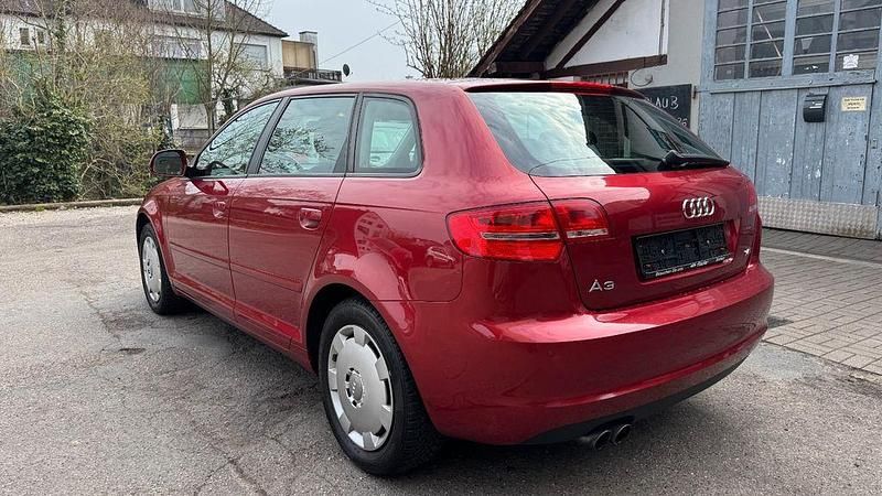 Gebraucht Audi A3 Ambiente 125 PS (91 kW) 2009 Rot Kleinwagen