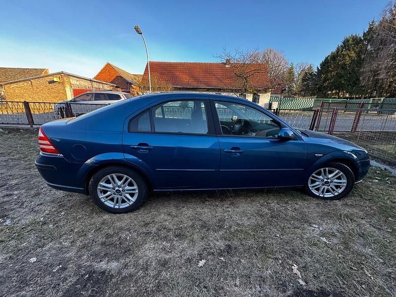 Gebraucht Ford Mondeo 145 PS (106 kW) 2005 Blau Limousine