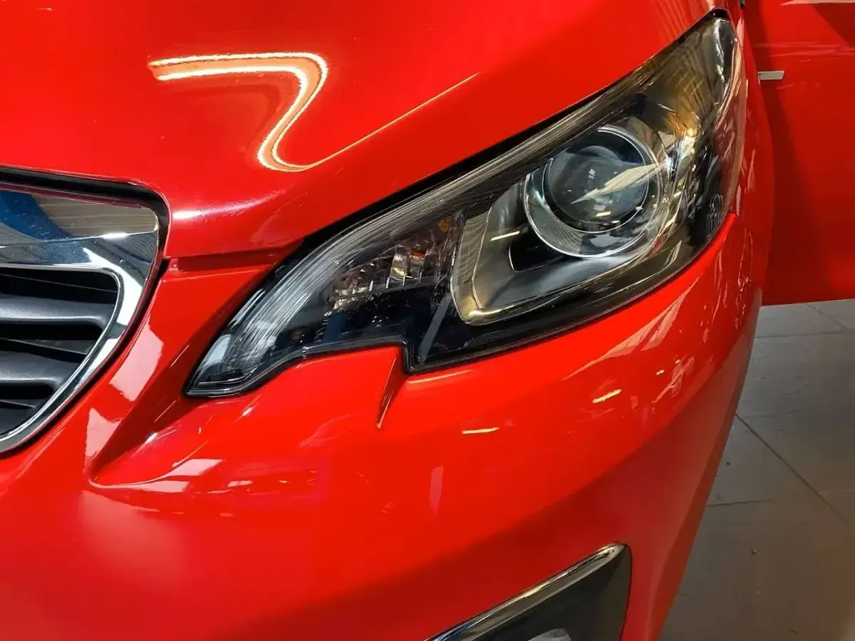 Gebraucht Peugeot 108 Style 70 PS (51 kW) 2018 Rot Kleinwagen