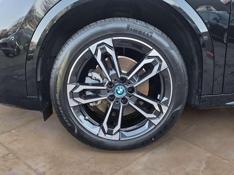 Gebraucht BMW iX2 M Sport 230 kW (313 PS) 2024 Black sapphire metallic SUV