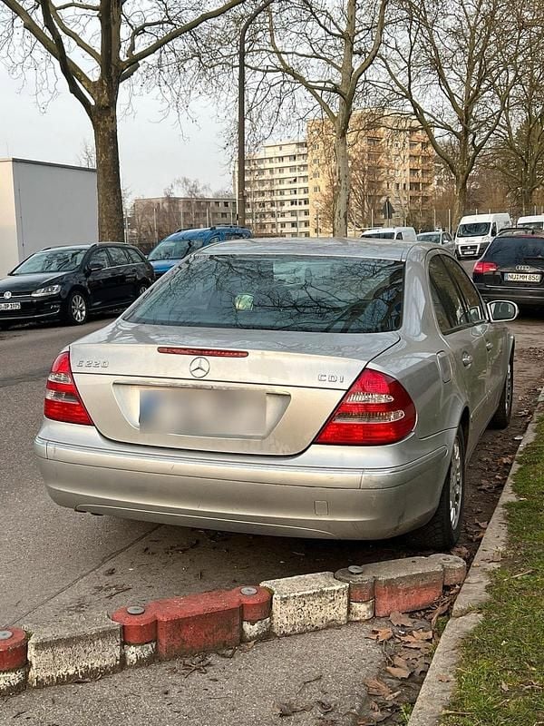 Gebraucht Mercedes E220 150 PS (110 kW) 2004 Silber Limousine