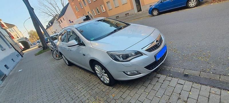 Grau Gebraucht 2011 Opel Astra OPC Limousine | 5.600 € (Fairer Preis) - Bild 1/4