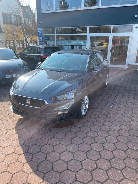 "magnetic tech" Gebraucht 2024 Seat Leon Style Limousine | 25.490 € (Superpreis) - Bild 1/4
