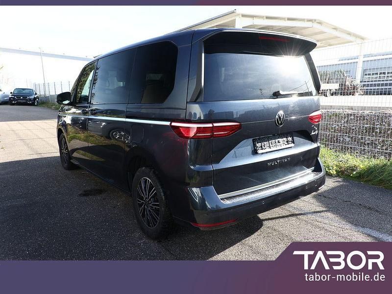 Gebraucht VW Multivan Style 150 PS (110 kW) 2024 Blau Van