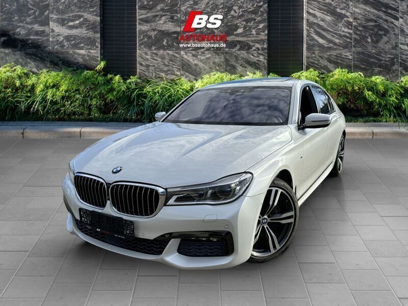 Mineralweiss metallic Gebraucht 2016 BMW 750 M Sport Limousine | 39.990 € (Fairer Preis) - Bild 1/4