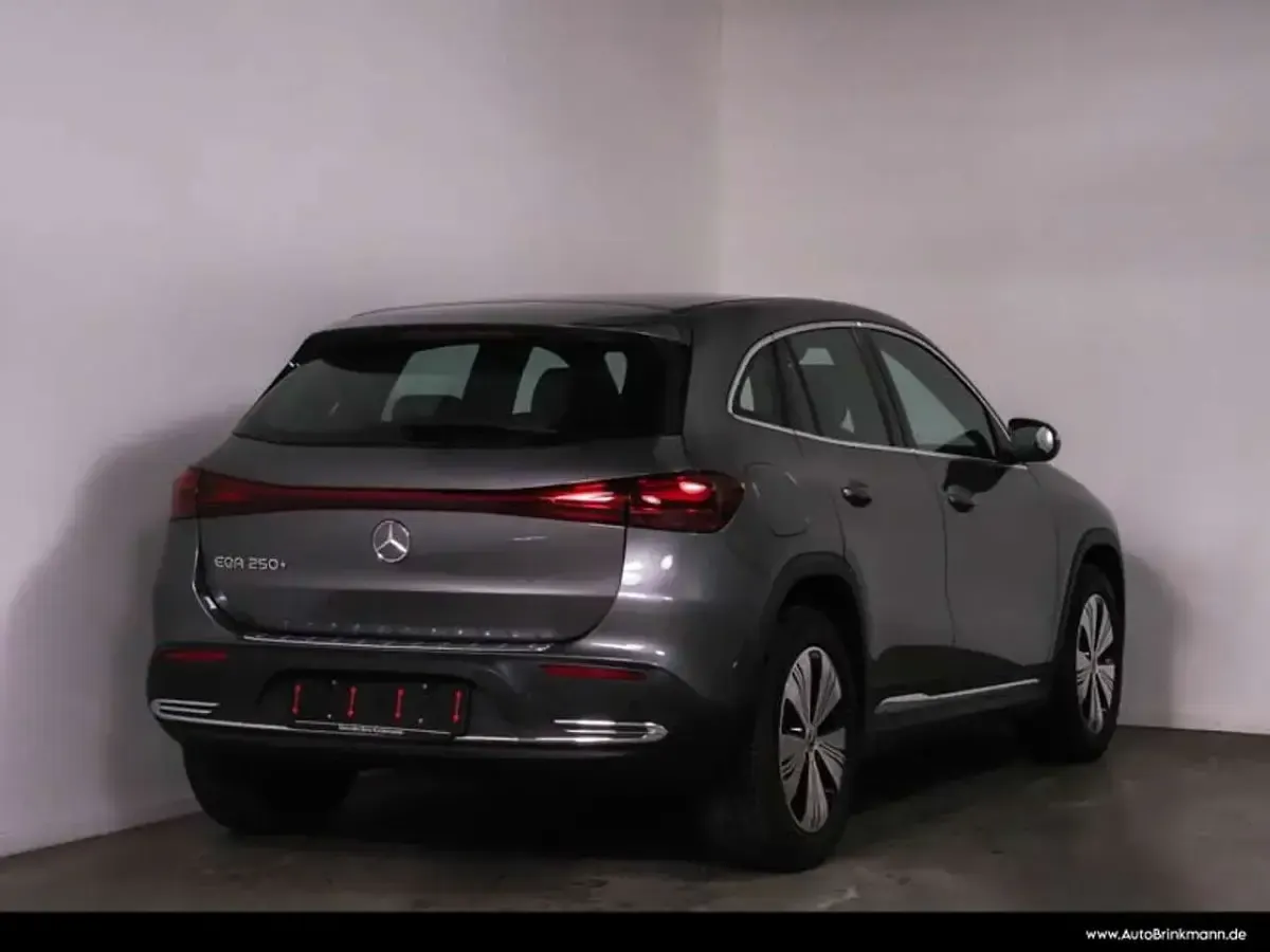 Gebraucht Mercedes EQA250+ Progressive 139 kW (190 PS) 2025 lack mountaingrau SUV