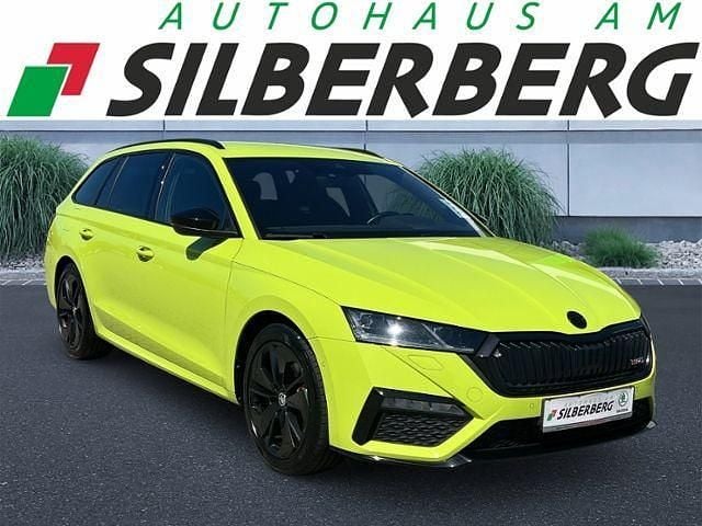 Grün Gebraucht 2022 Skoda Octavia RS Kombi | 34.949 € (Etwas zu teuer) - Bild 1/4