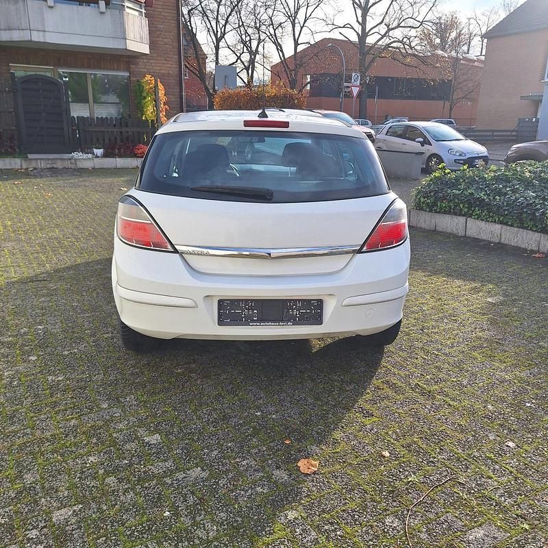 Gebraucht Opel Astra 90 PS (66 kW) 2010 Weiß Kleinwagen
