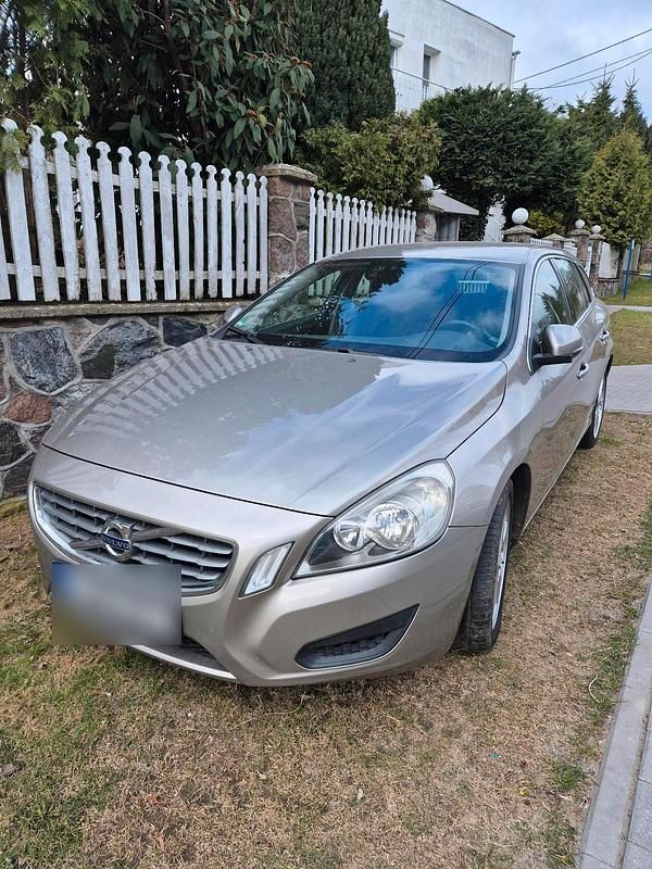 Gebraucht Volvo V60 163 PS (119 kW) 2011 Gold Kombi