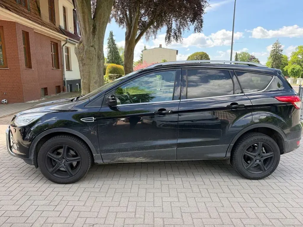 Gebraucht Ford Kuga Titanium 150 PS (110 kW) 2016 Schwarz SUV