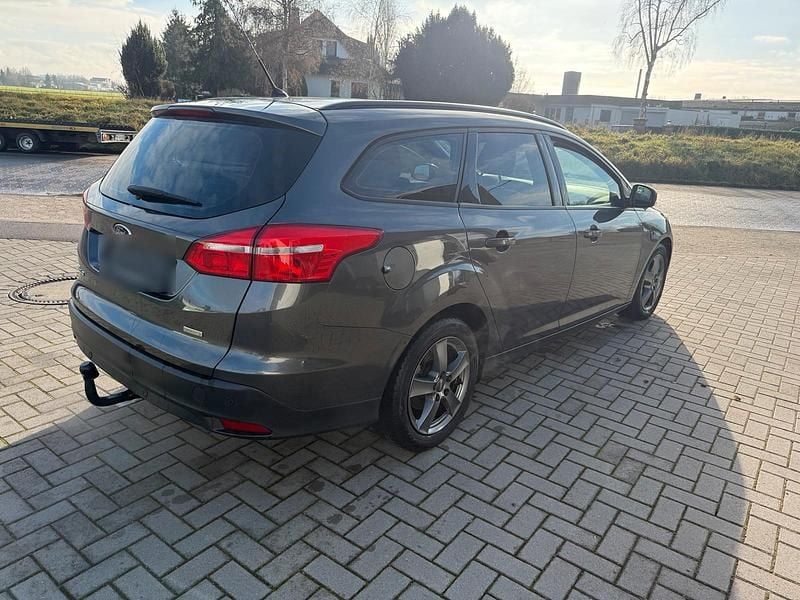 Gebraucht Ford Focus 125 PS (91 kW) 2015 Grau Kombi