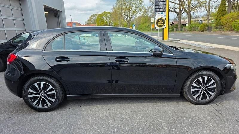 Gebraucht Mercedes A180 116 PS (85 kW) 2021 Schwarz Limousine
