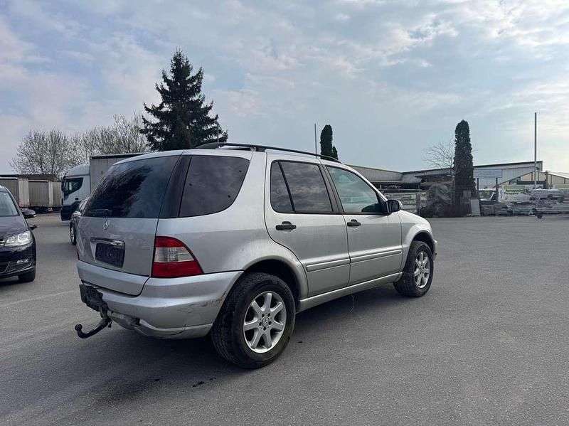 Gebraucht Mercedes ML270 Edition 163 PS (119 kW) 2004 Silber SUV