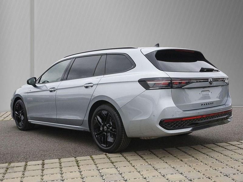 Gebraucht VW Passat R-line 265 PS (194 kW) 2026 Oyster silver metallic Kombi