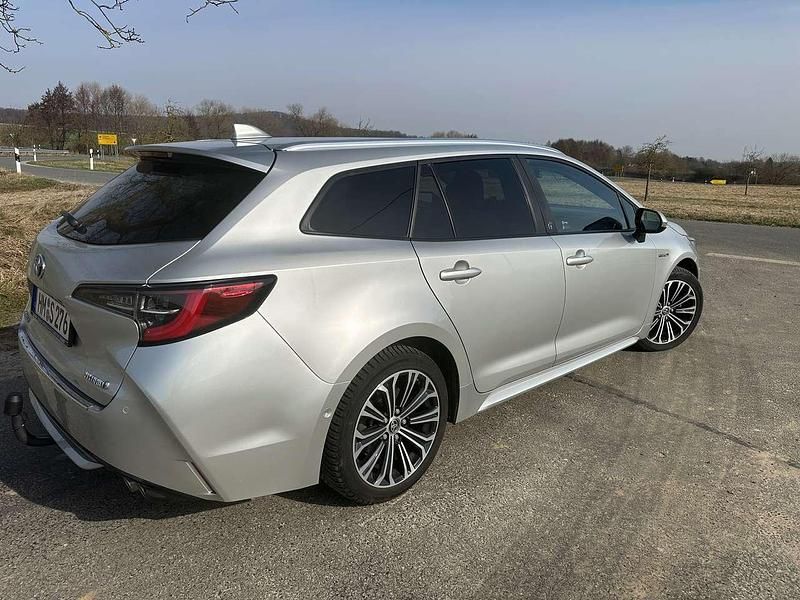 Gebraucht Toyota Corolla Team 184 PS (135 kW) 2021 Silber Kombi