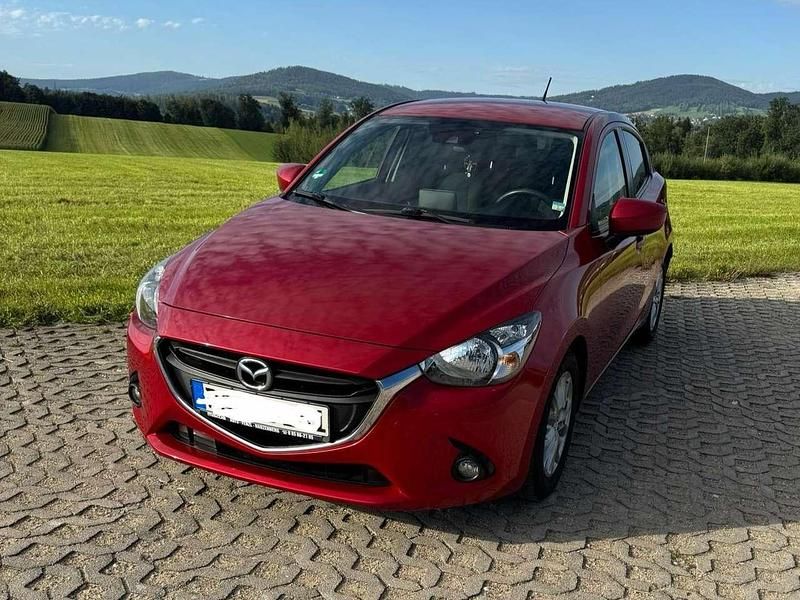 Rot Gebraucht 2015 Mazda 2 Limousine | 8.999 € (Fairer Preis) - Bild 1/4
