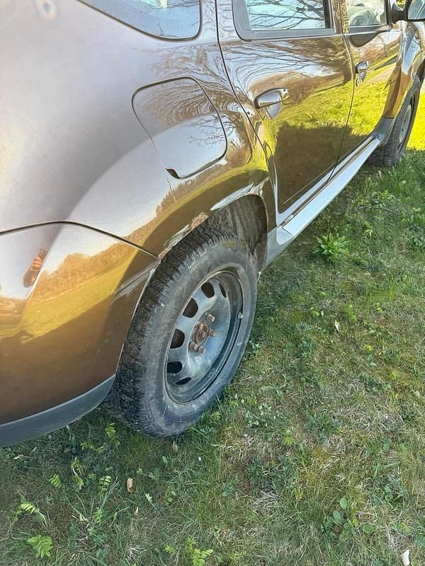 Second-hand Dacia Duster 105 CP (77 kW) 2011 Maro SUV