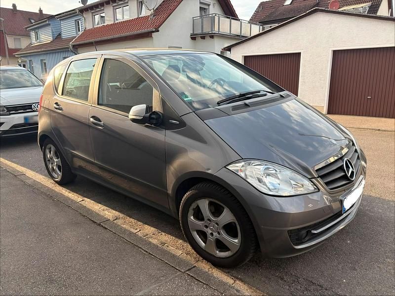 Gebraucht Mercedes A160 95 PS (69 kW) 2011 Grau Kleinwagen
