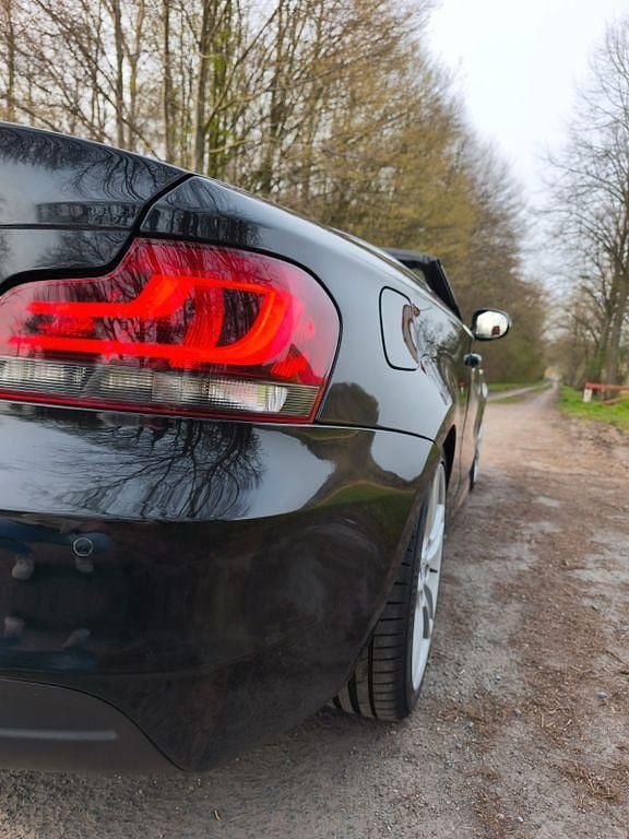 Gebraucht BMW 123 Cabriolet M Sport 204 PS (150 kW) 2011 Schwarz Cabrio