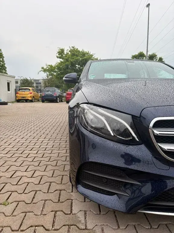 Gebraucht Mercedes E220 AMG line 194 PS (142 kW) 2019 Blau Limousine