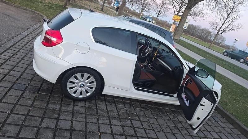 Usata BMW 116 120 CV (88 kW) 2009 Bianco Utilitaria