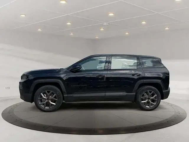Neu Jeep Compass Altitude 145 PS (106 kW) 2026 Vulcano black metallic 533 SUV