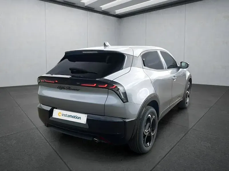 Neu Alfa Romeo Junior 145 PS (106 kW) 2026 Grau SUV