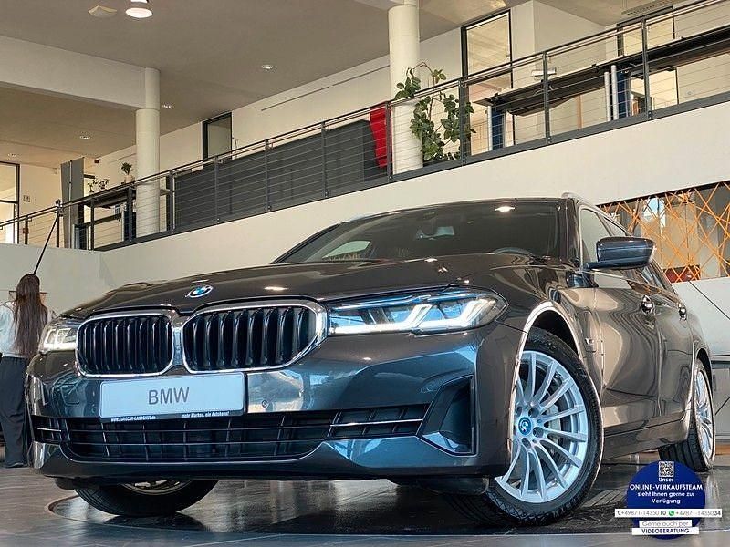 Grau Gebraucht 2022 BMW 530e Sport Line Kombi | 32.980 € (Fairer Preis) - Bild 1/3