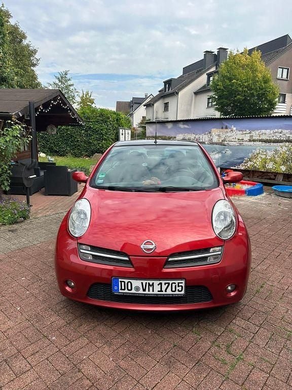 Rot Gebraucht 2006 Nissan Micra C+C Premium Edition Cabrio | 1.800 € (Fairer Preis) - Bild 1/4