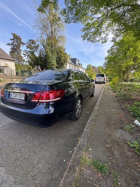 Gebraucht Mercedes E200 136 PS (100 kW) 2015 Blau Limousine