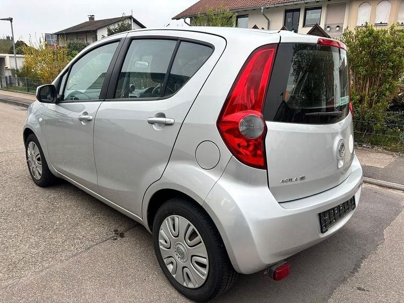 Gebraucht Opel Agila Edition 68 PS (50 kW) 2014 Silber Kleinwagen