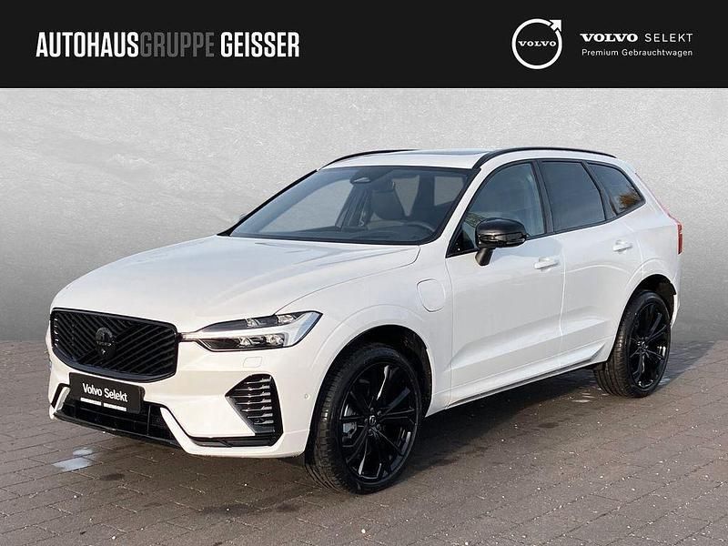 Crystal weiß perleffekt Neu 2025 Volvo XC60 Plus SUV | 56.250 € (Superpreis) - Bild 1/4