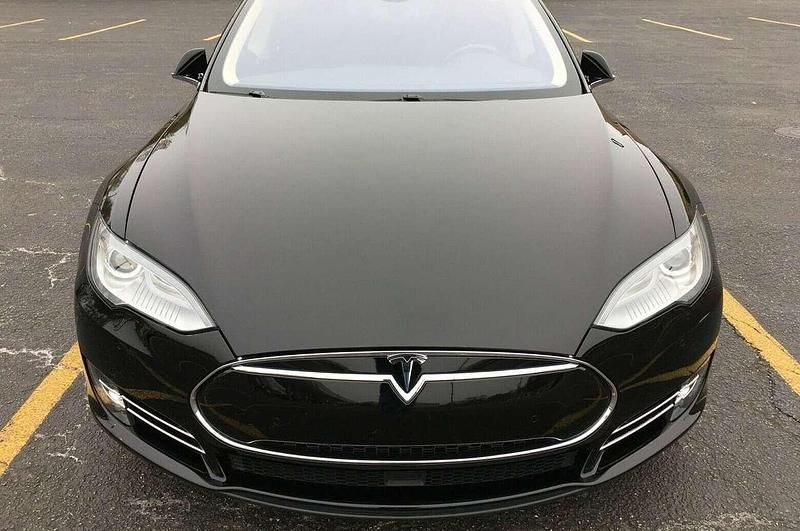 Schwarz Gebraucht 2015 Tesla Model S Limousine | 18.100 € - Bild 1/4