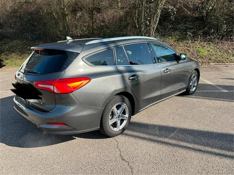Gebraucht Ford Focus 125 PS (91 kW) 2021 Grau Kombi