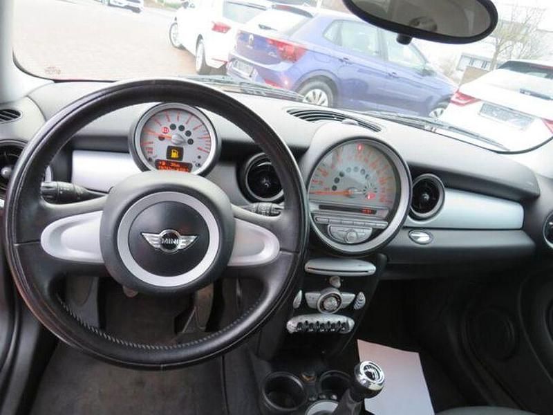 Second-hand Mini ONE 125 CP (91 kW) 2007 Roșu Hatchback