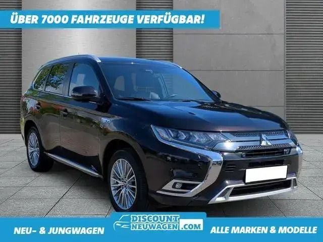 Gebraucht Mitsubishi Outlander P-HEV 224 PS (164 kW) 2021 Dynamik rot (d) SUV