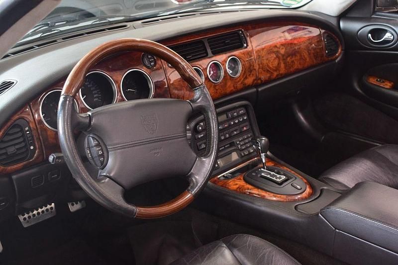 Gebraucht Jaguar XKR 404 PS (297 kW) 2002 Silber Cabrio