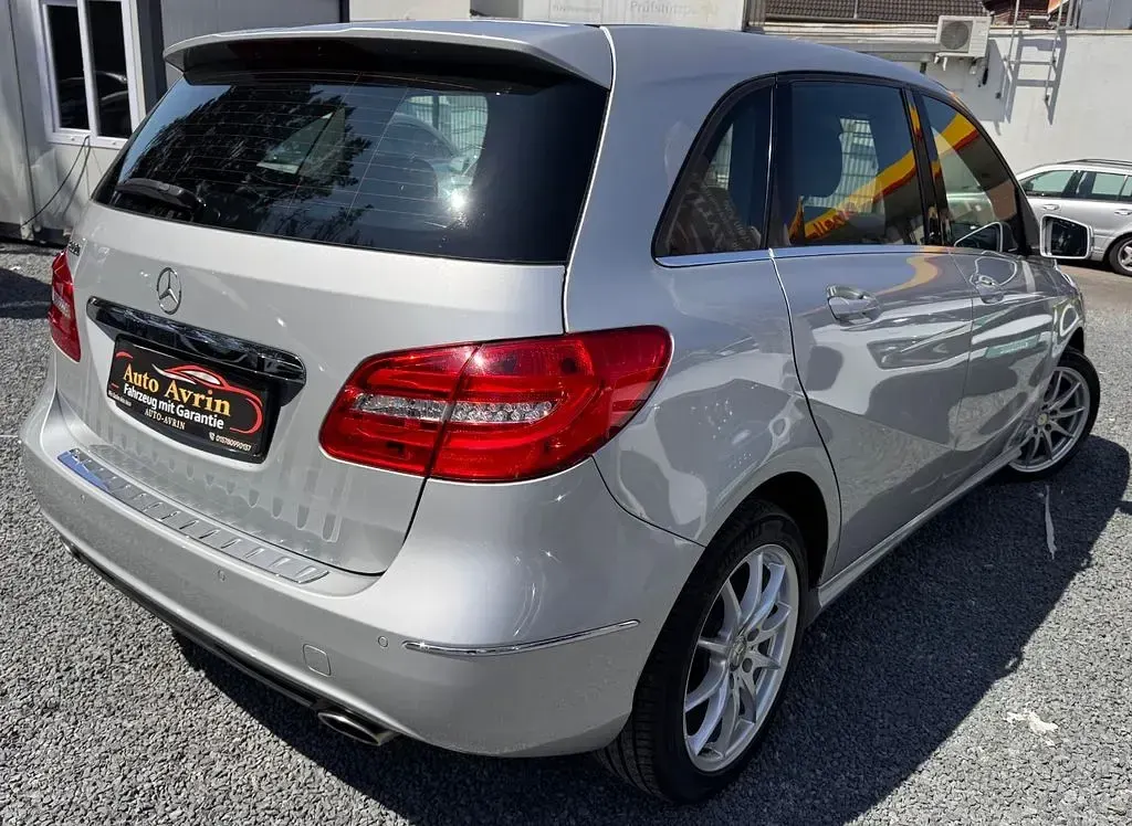 Gebraucht Mercedes B200 156 PS (114 kW) 2014 Silber Kleinwagen