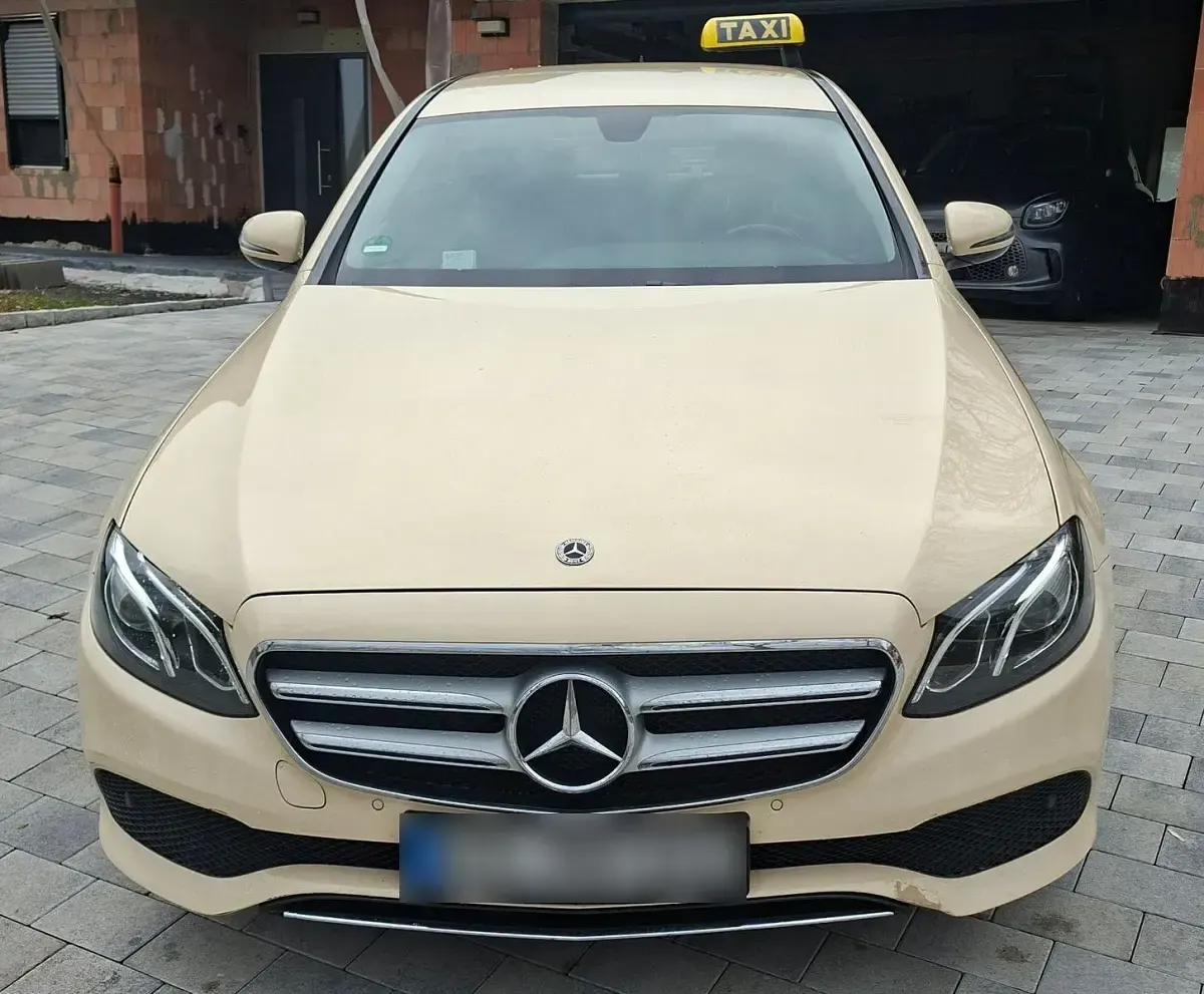 Second-hand Mercedes E200 150 CP (110 kW) 2019 Galben Berlinǎ